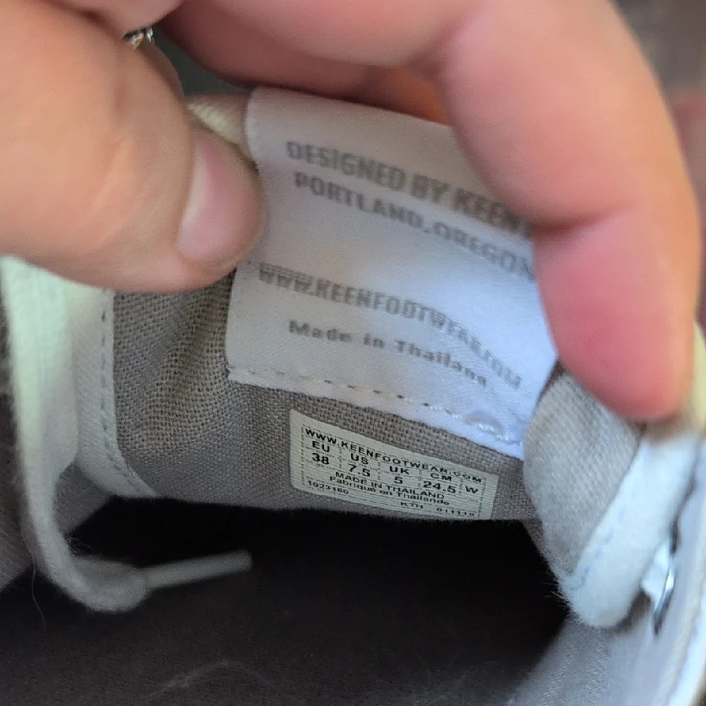 Keens Elsa Light Grey Sneaker 7.5 women's collegiate lace up walking hiking